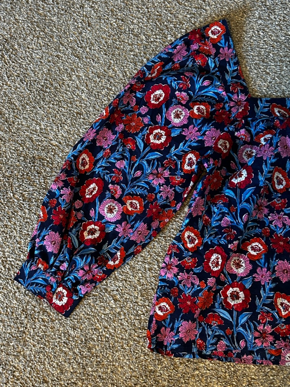 Vineyard Vines Floral Blouse Navy Pink Red Lightweight Top Size Small - Picture 7 of 9